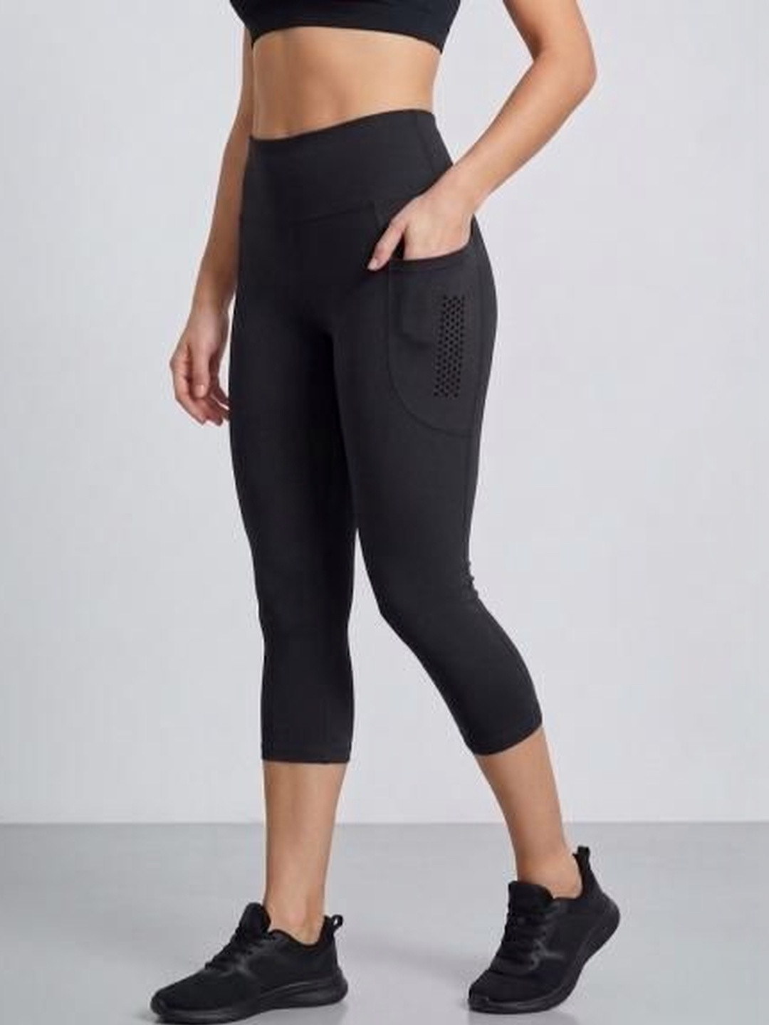 Mehrang Women Solid Three-Fourth Tights