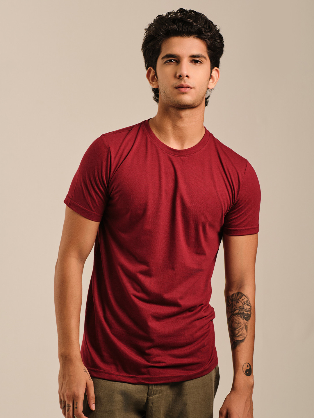 EAZY Men Solid Round Neck Casual T-Shirt