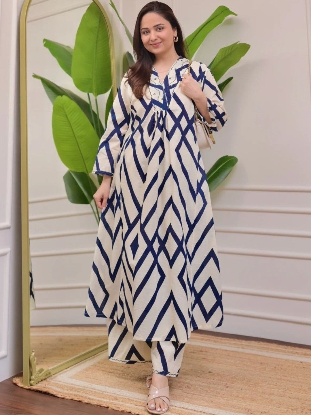SAANVRA Women Leheriya Printed Regular Kurta with Trousers