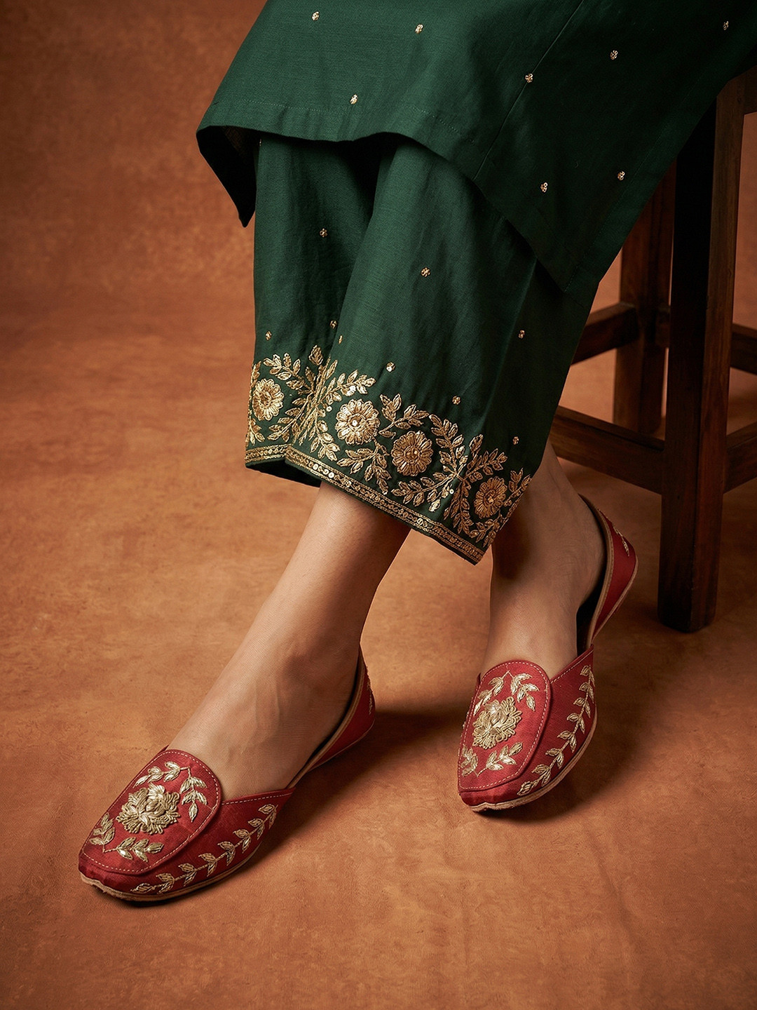 House of Pataudi Women Sequin Embellished Ethnic Mojaris Flats