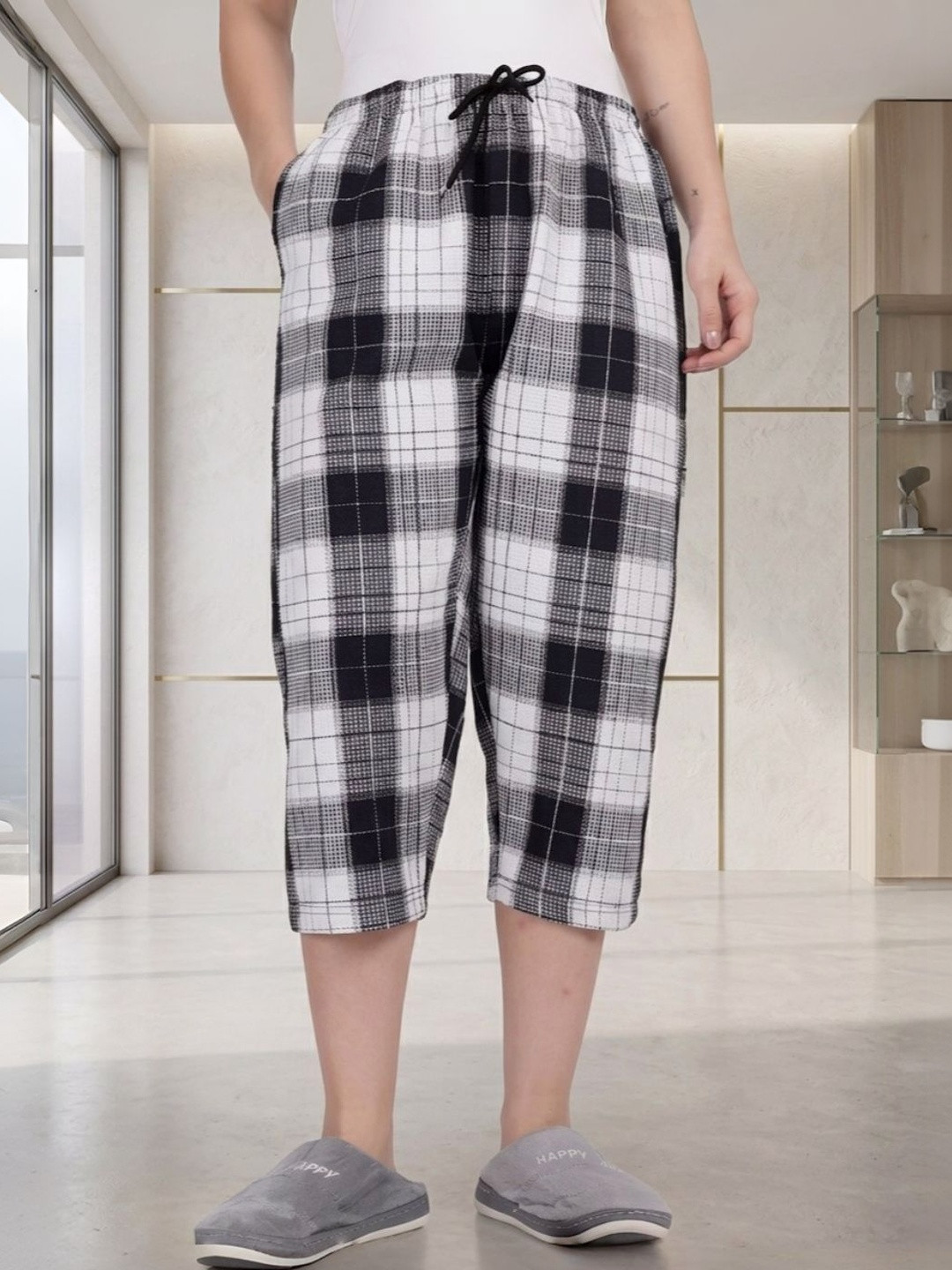 Kryptic Women Checked Capris