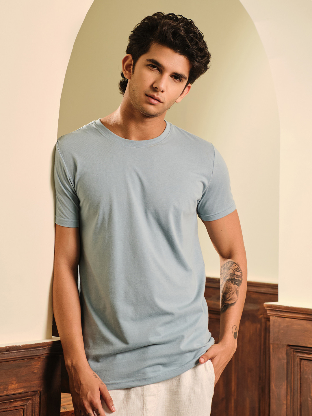 EAZY Men Solid Round Neck T-shirt