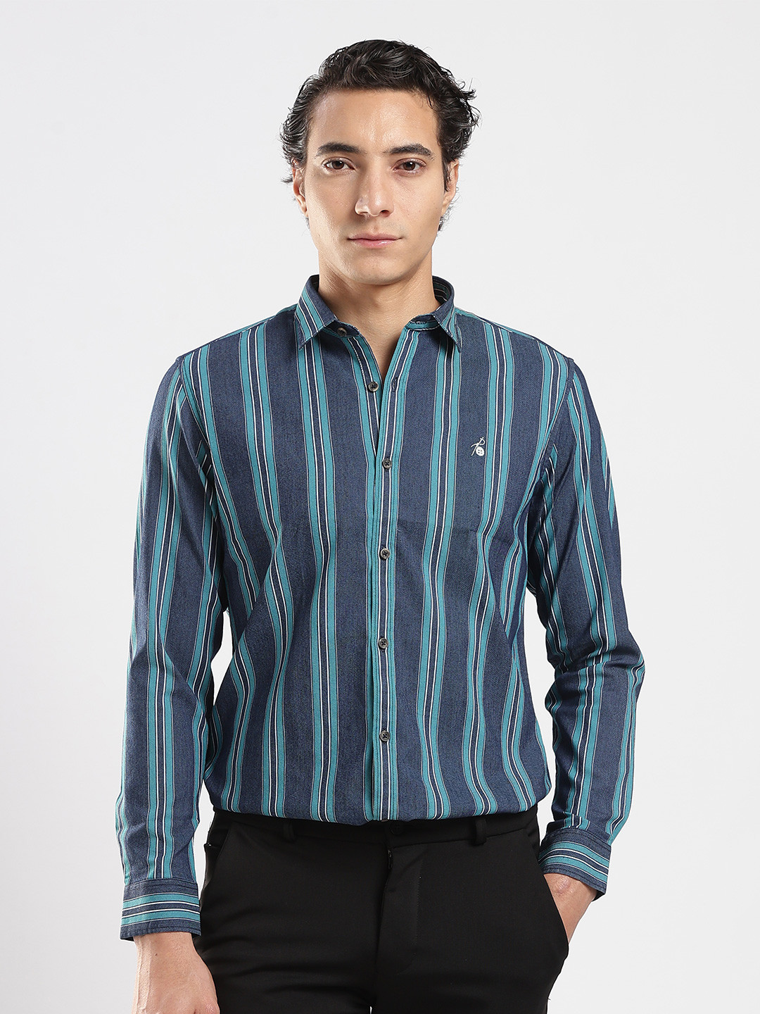 MR BUTTON Men Slim Fit Striped Casual Shirt
