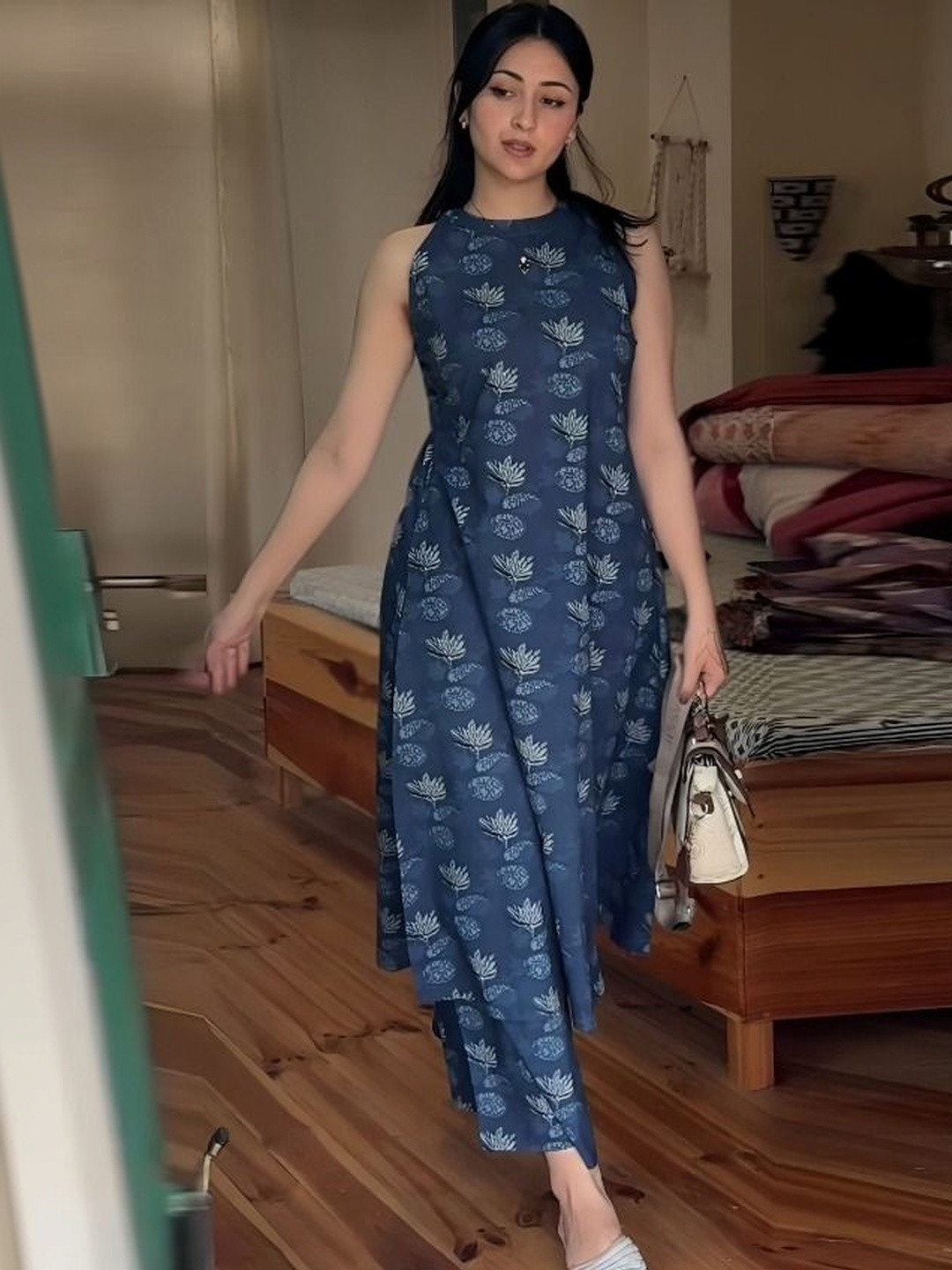THEOMFAB Women Floral Printed Regular Kurti with Palazzos