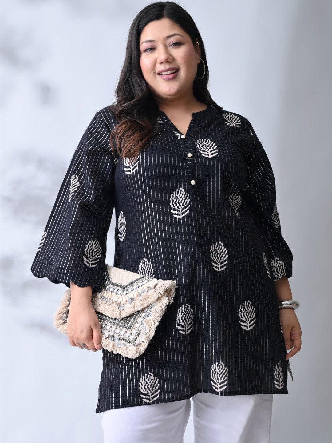 PrettyPlus by Desinoor.com Black Ethnic Motifs Printed Pure Cotton Kurti