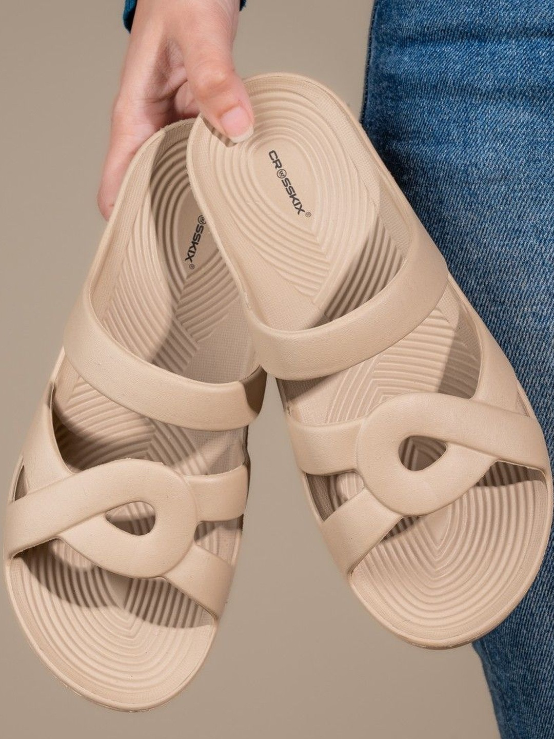 CROSSKIX Women Slip-On