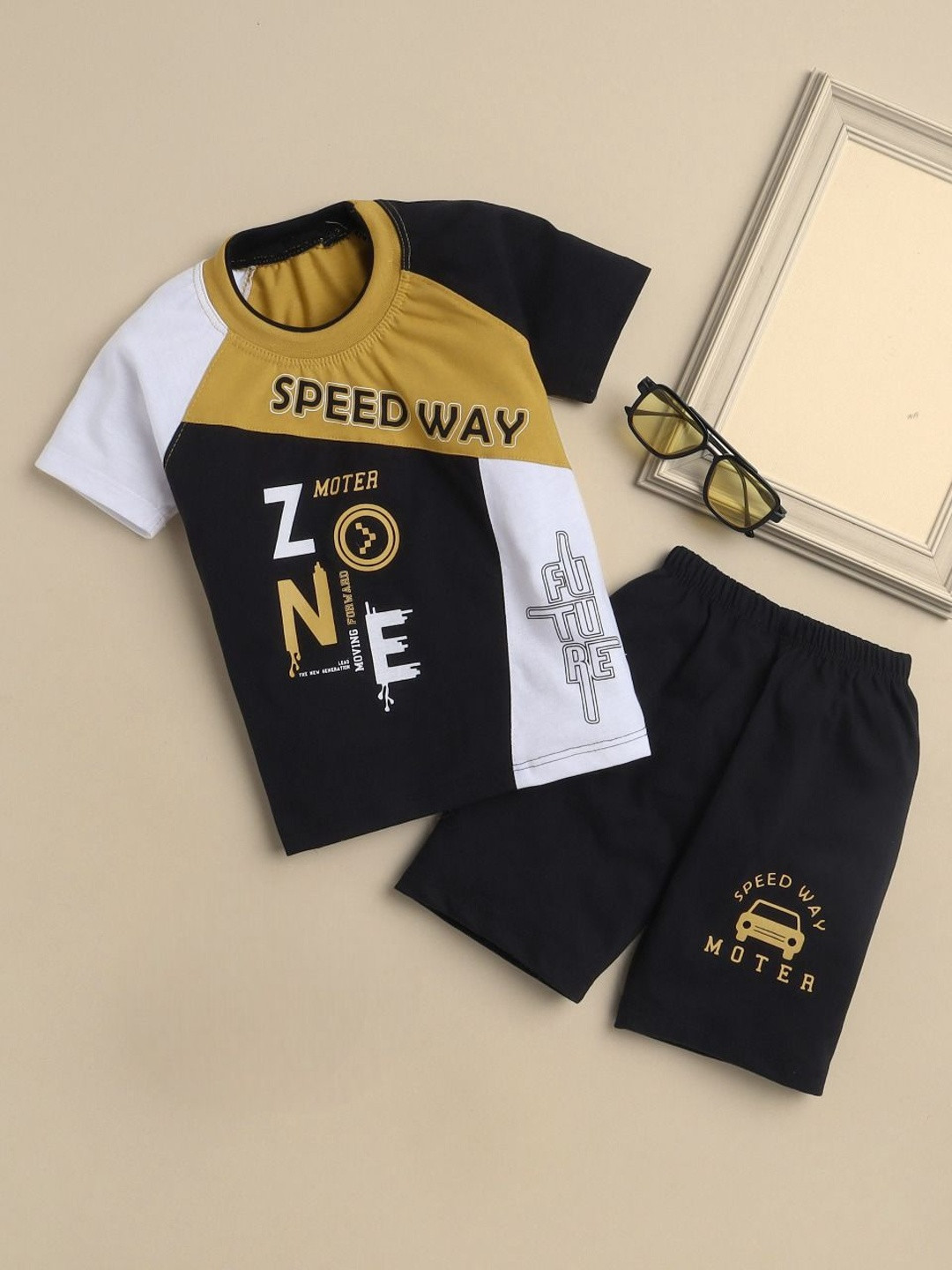 FOURFOLDS Boys Printed T-shirt with Shorts