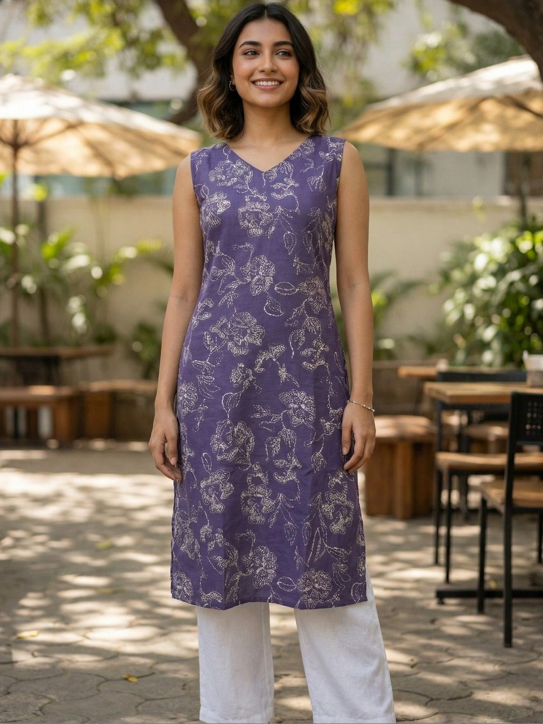ZIVRAA Floral Printed V-Neck Kurti