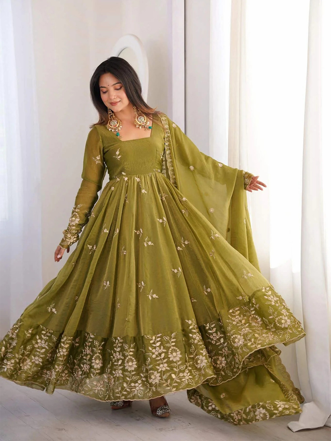 GLOSIA DESIGN Women Ethnic Motifs Embroidered Silk Chiffon Kurta with Pyjamas & With Dupatta