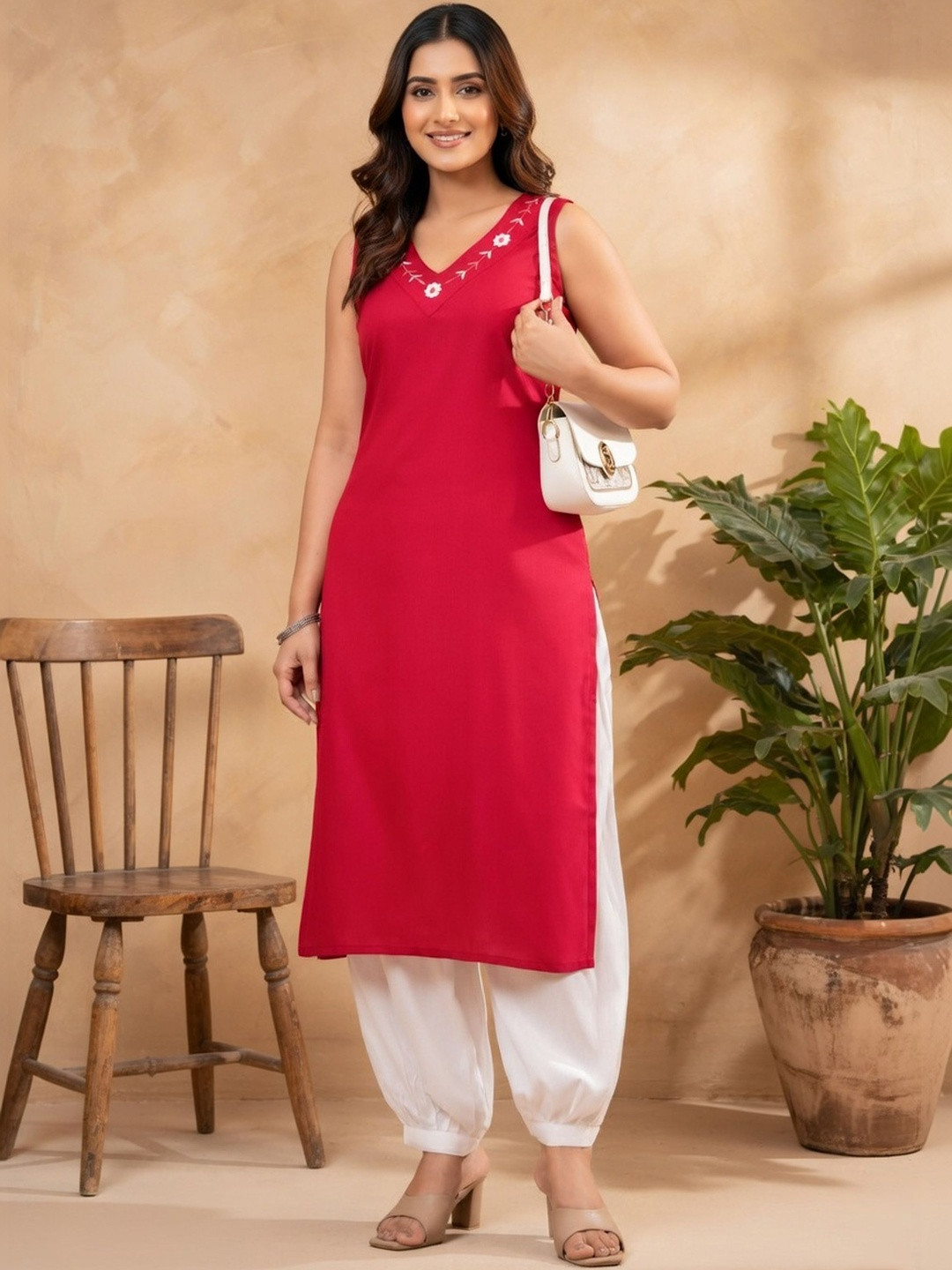 Sangria FUZN Women Embellished Thread Work Kurta