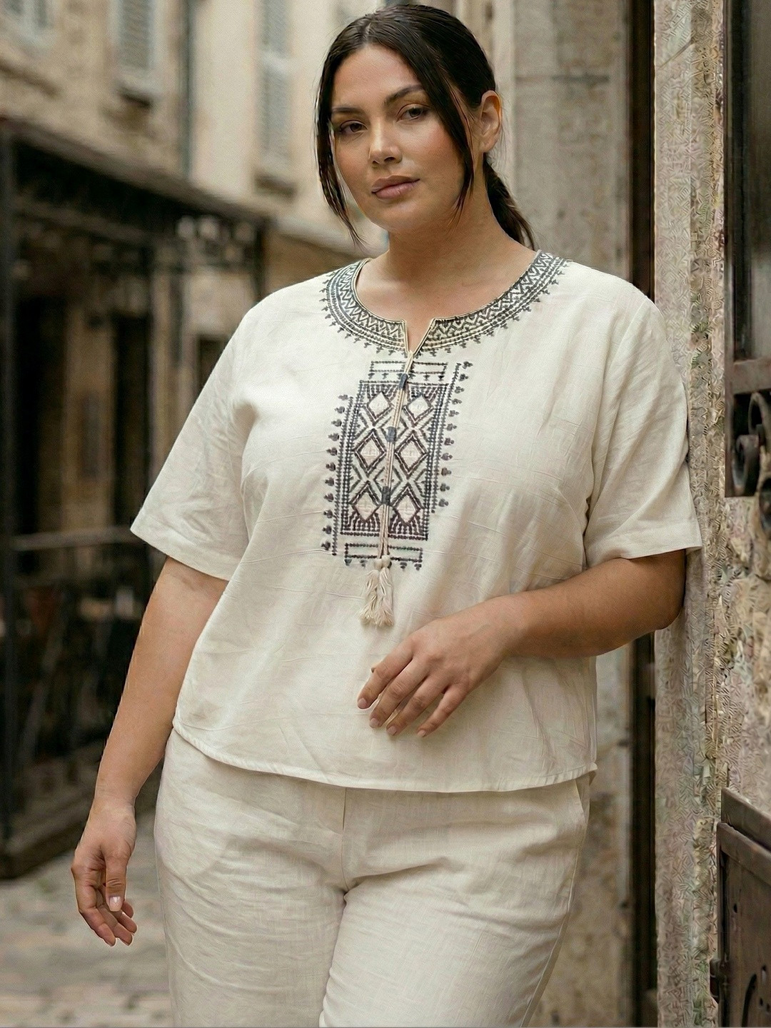 MAKHHI WEAR YOUR VIBE Ethnic Motifs Embroidered Thread Work Linen Blend Thread Work Kurti