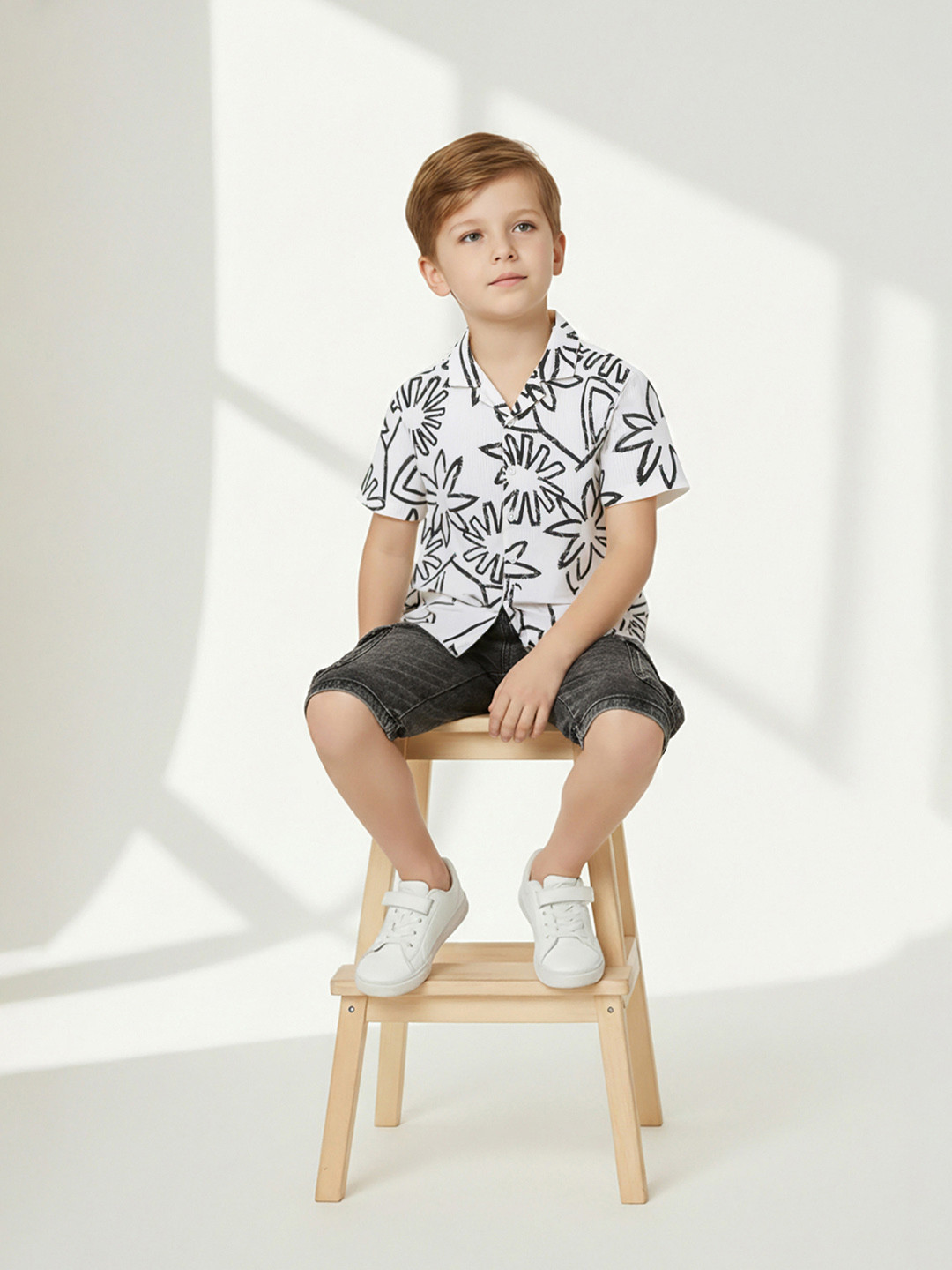 max Boys Printed Spread Collar Long Sleeves Regular Fit Cotton Casual Shirt