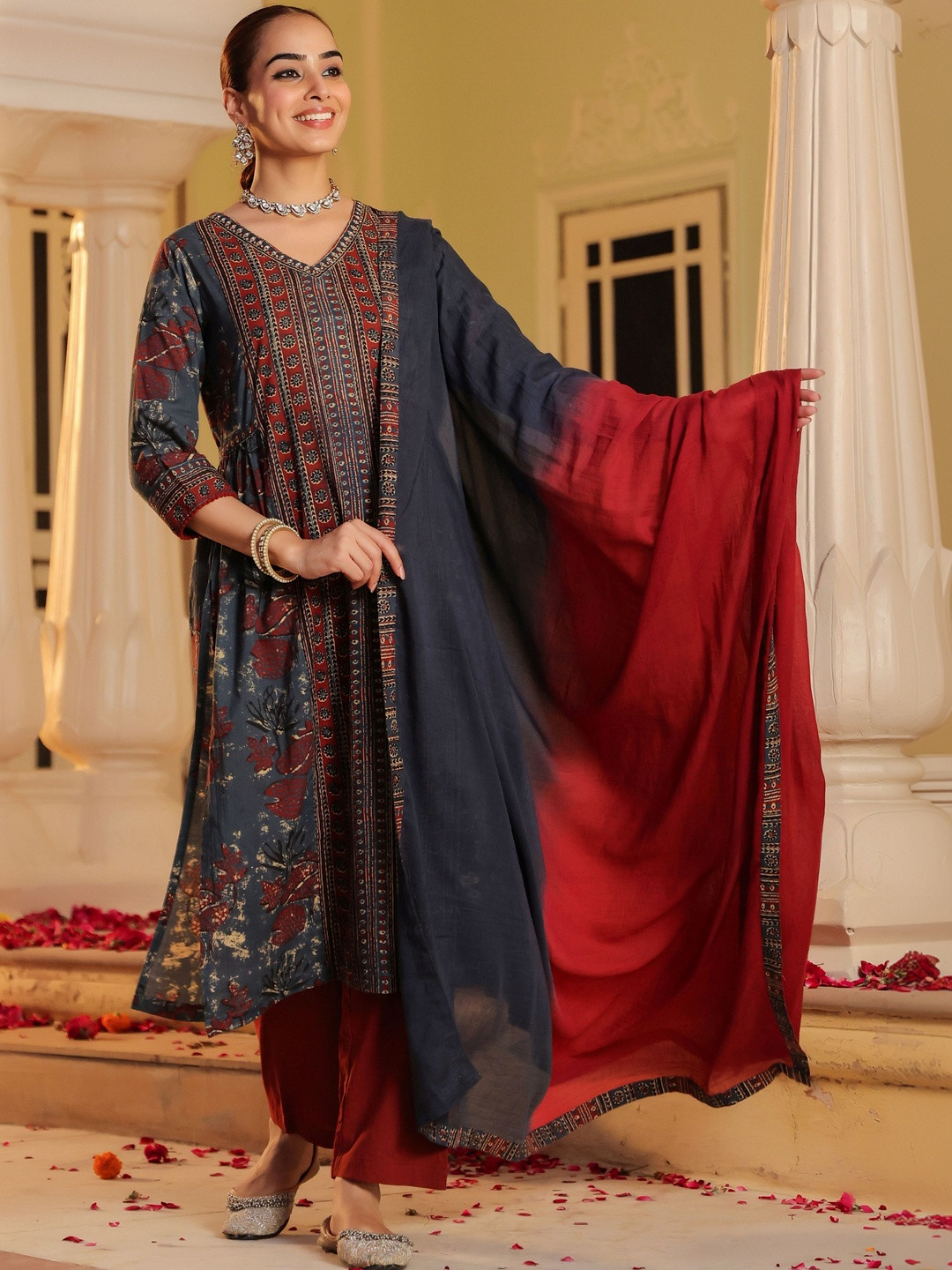 Rain & Rainbow Women Floral Printed Regular Pure Cotton Kurta with Trousers & Dupatta Set