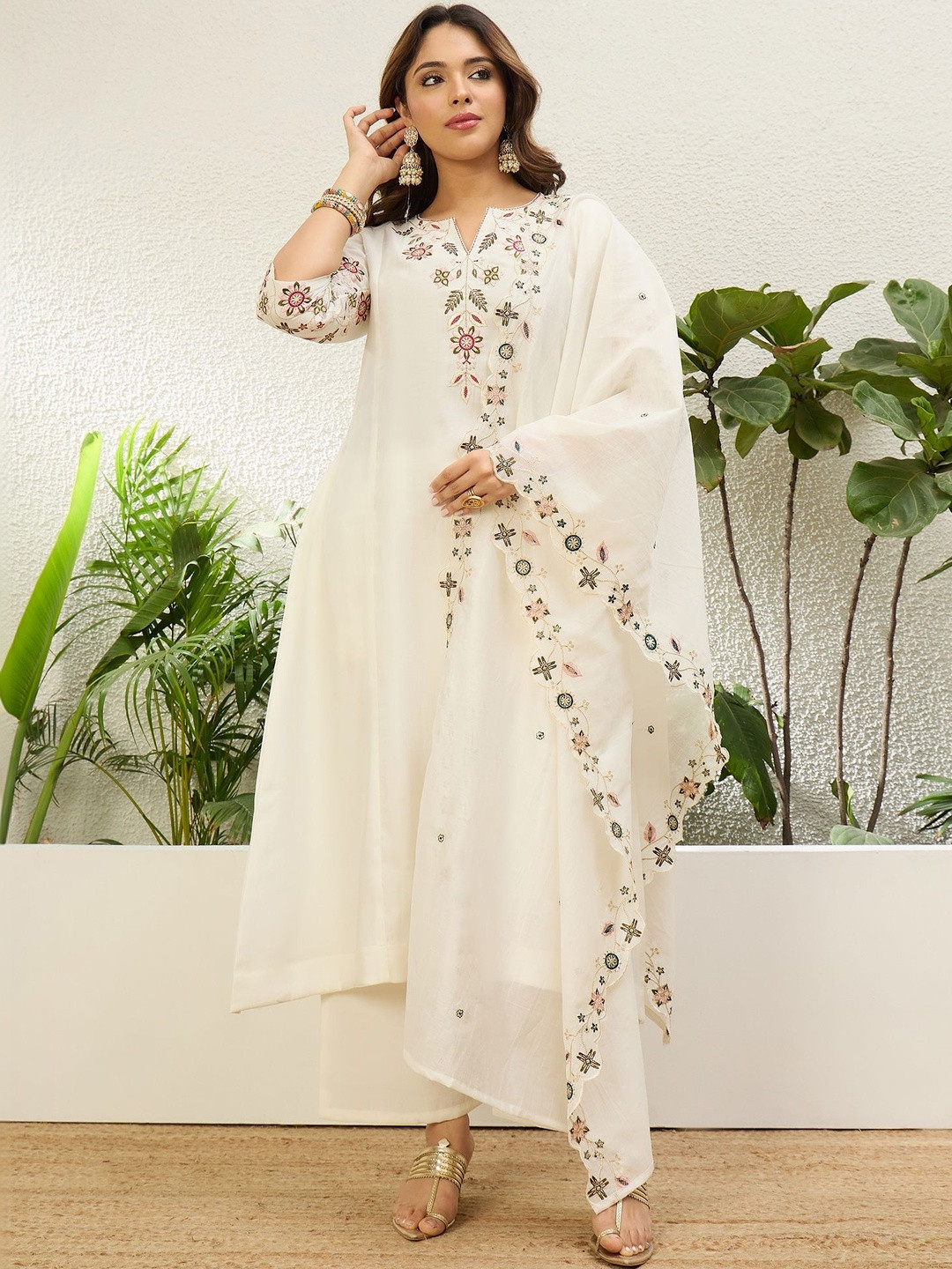 VredeVogel Women Ethnic Motifs Embroidered Regular Thread Work Kurta with Palazzos & With Dupatta