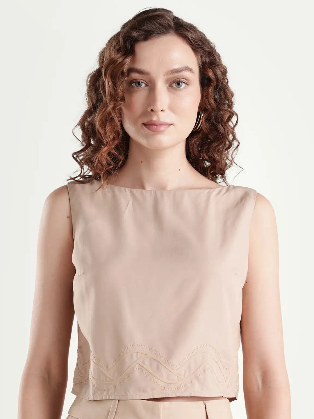 RAREISM RONESHIF-T Solid Embroidered Crop Top