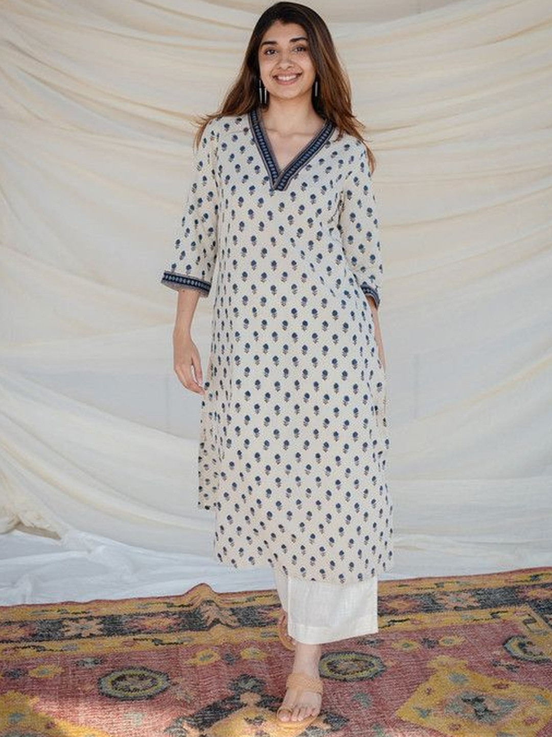 ALENJAN Botanical Printed V-Neck Kurti