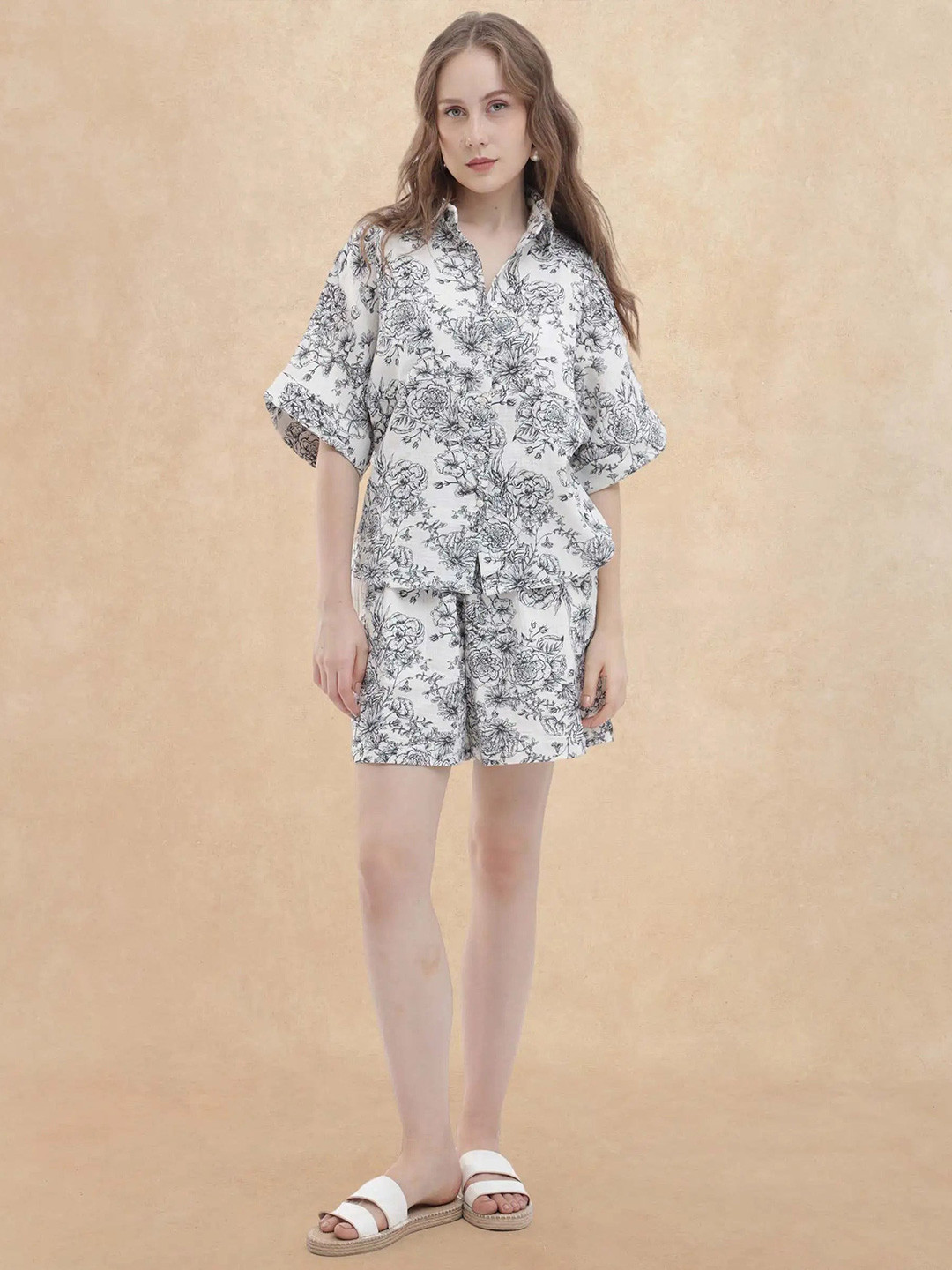 RAREISM Women Off White Relaxed Fit Floral Print Shorts