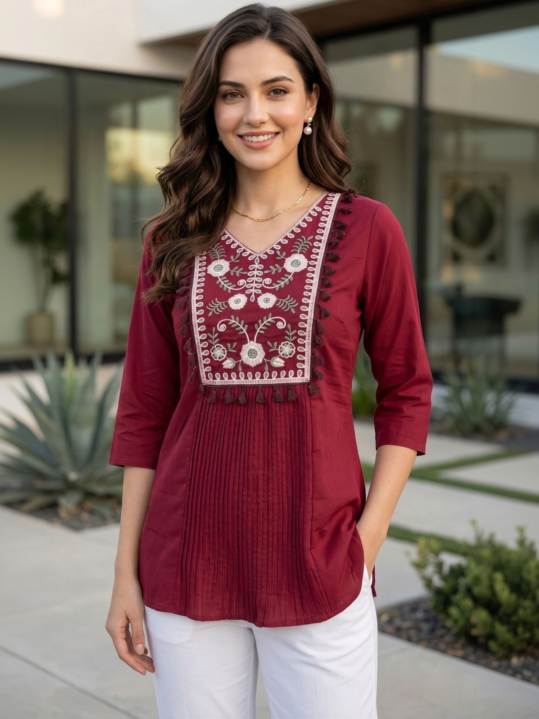 EVANORA Floral Embroidered V-Neck Thread Work Thread Work Pleated Kurti