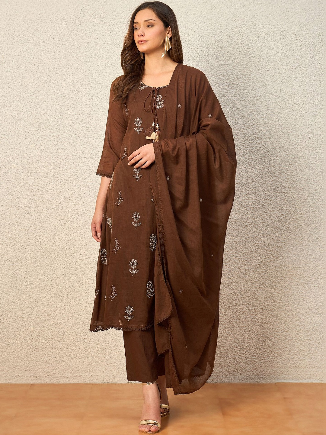 CHETI Women Floral Embroidered Regular Thread Work Kurta with Trousers & With Dupatta