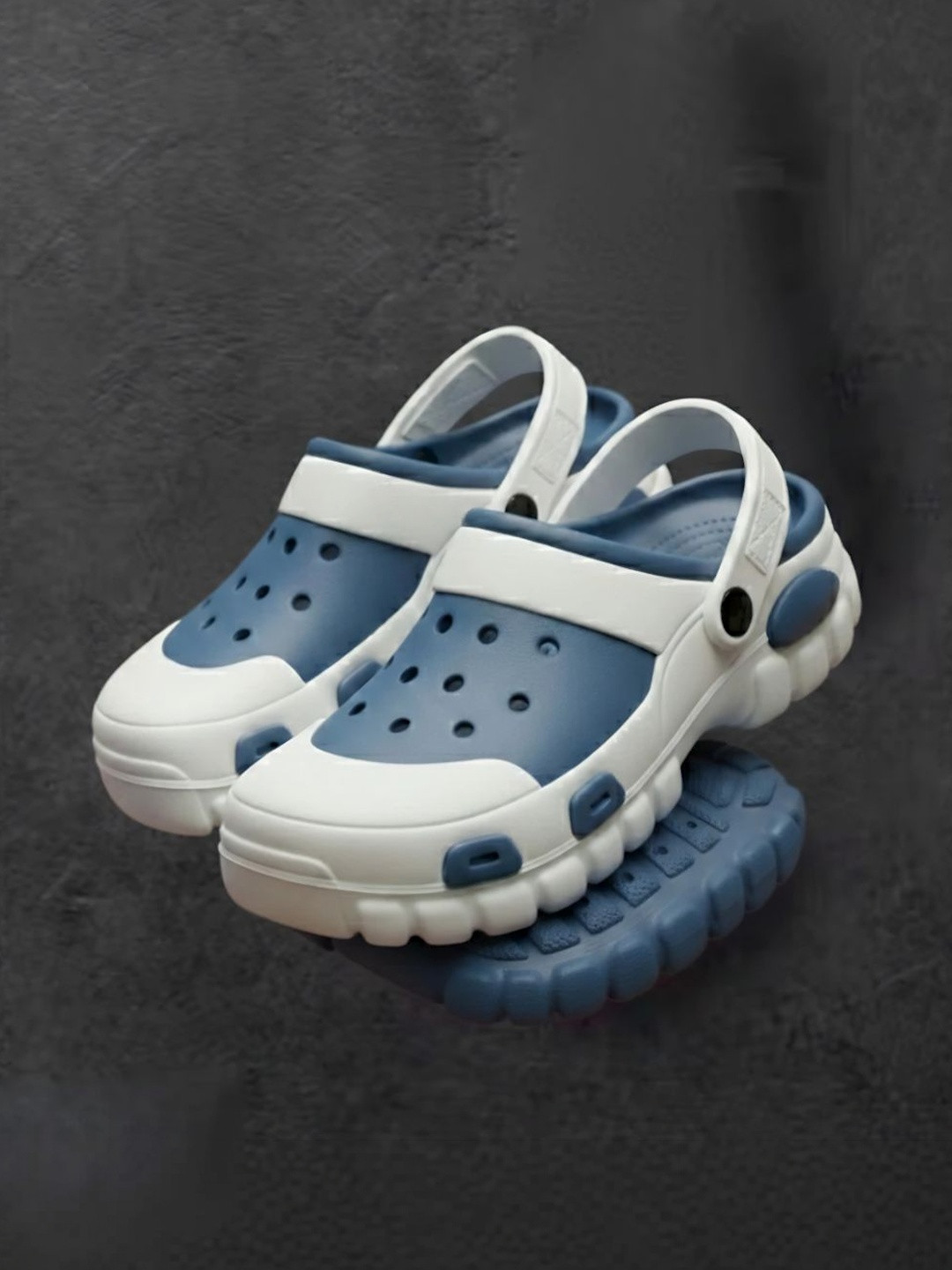 VINTEX Men Colourblocked Clogs