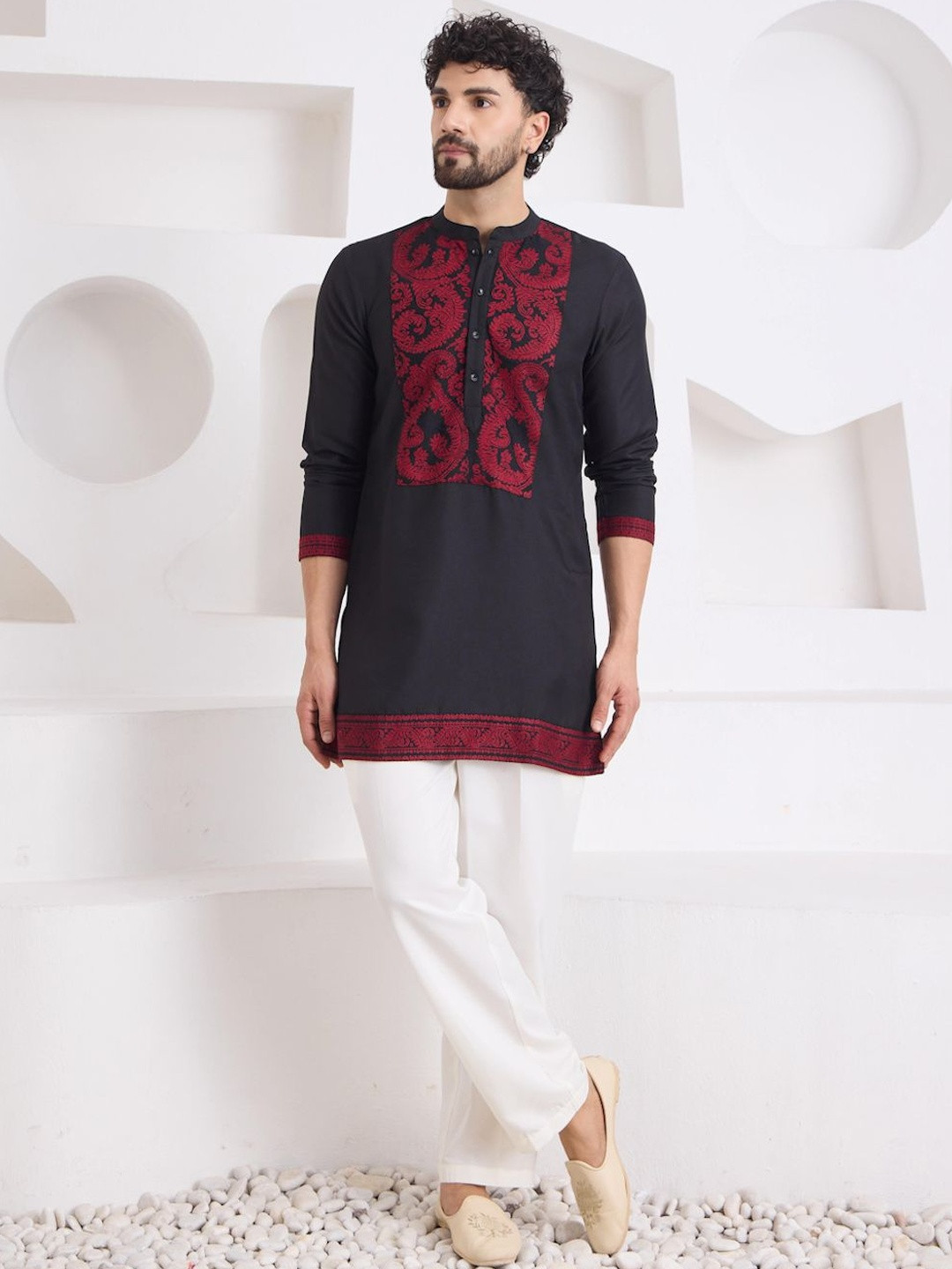 SOURAGYA Men Ethnic Motif Thread Work Kurta Set with Trousers