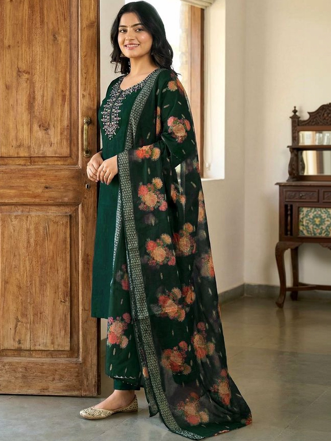 NARI DREAM Women Floral Embroidered Regular Thread Work Pure Cotton Kurta with Trousers & With Dupatta