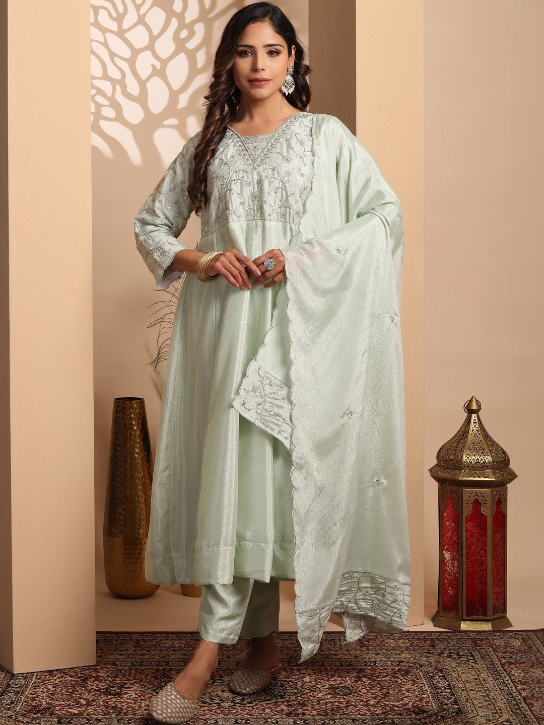 TRAHIMAM Women Ethnic Motifs Embroidered Empire Thread Work Kurta with Trousers & With Dupatta