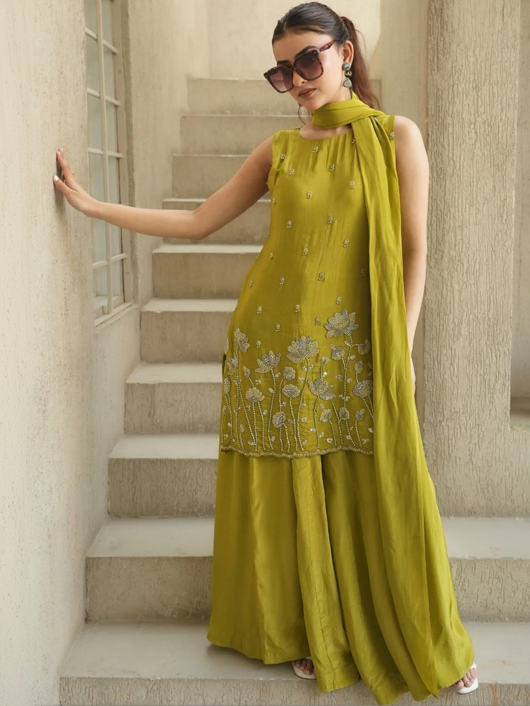 HERE&NOW Women Floral Embroidered Regular Thread Work Silk Chiffon Kurta with Sharara & With Dupatta
