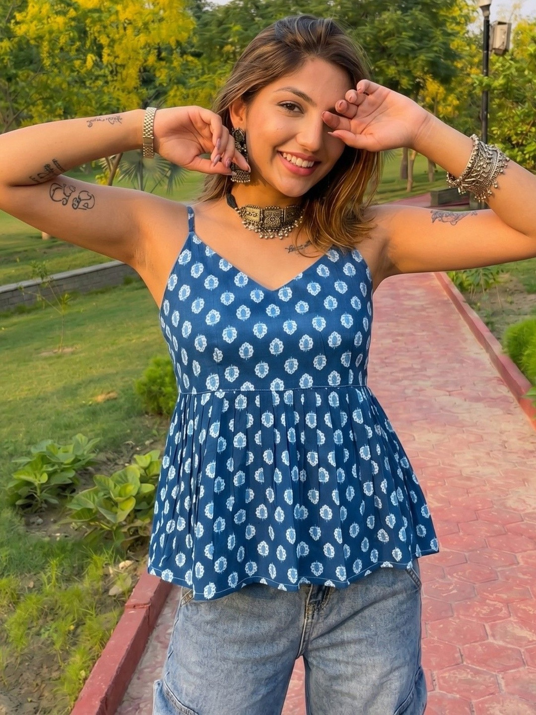Quintessentials Women Blue Pure Cotton Printed V-Neck Sleeveless Back Tie-Up Short Kurti