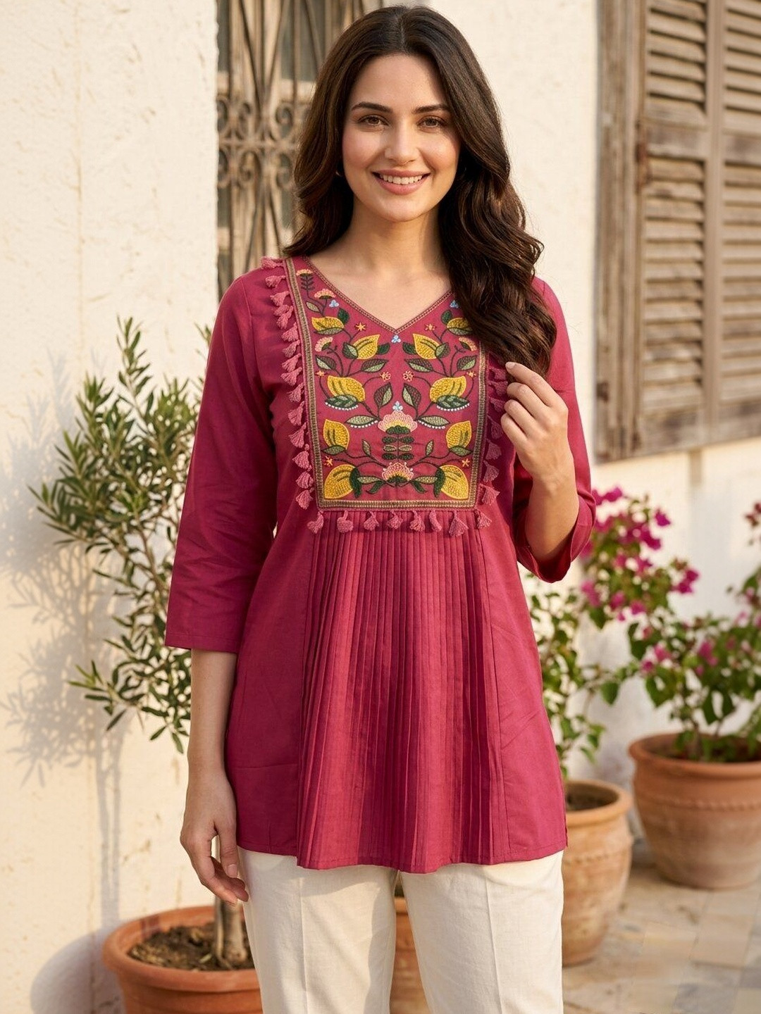 HIVA TRENDZ Ethnic Motifs Embroidered V-Neck Thread Work Thread Work Panelled Kurti