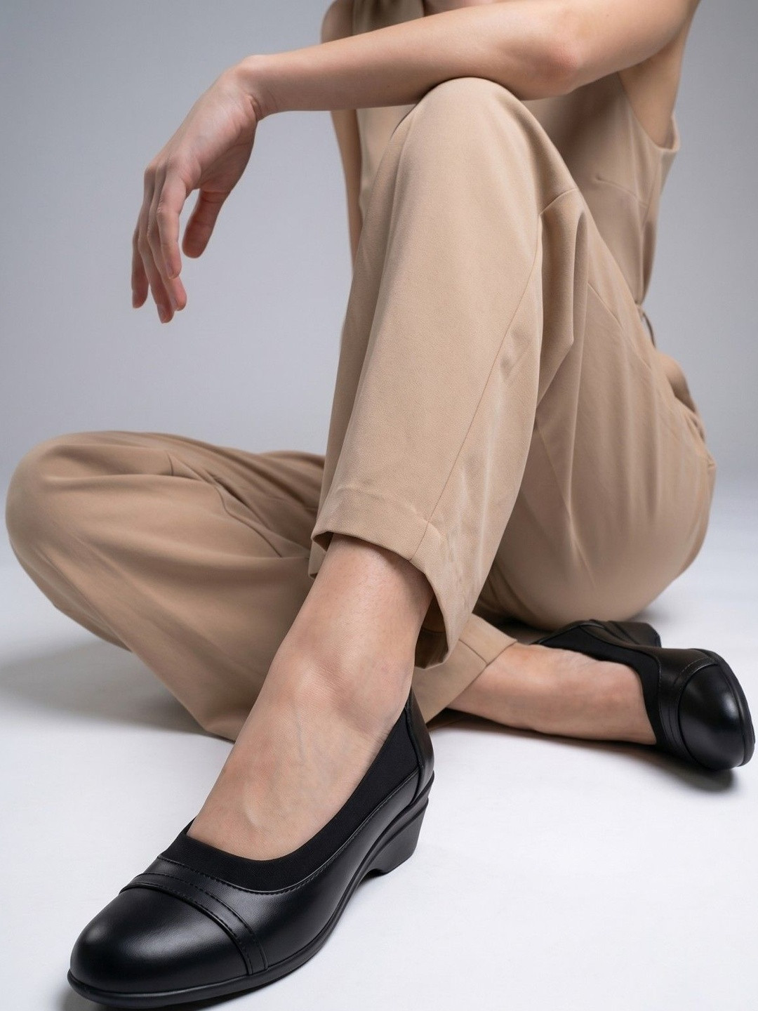 Denill Womens Round Toe Slip-On Ballerinas