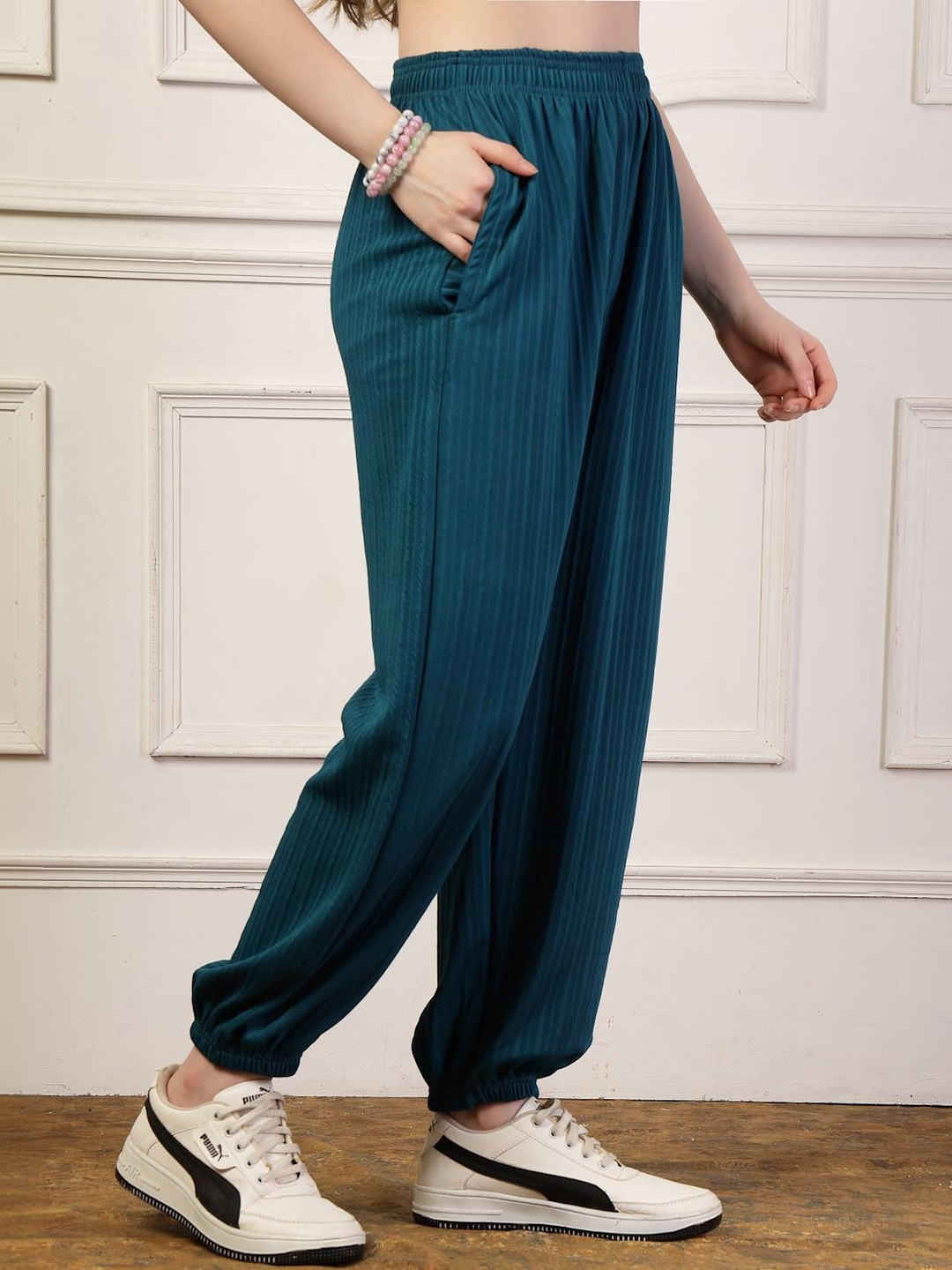 Roadster Women Regular Fit Textured Joggers