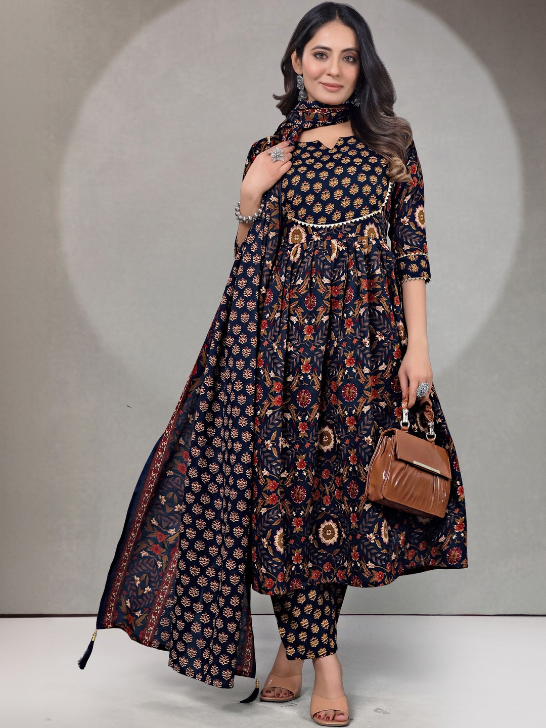 Kalavritta Women Floral Printed Kurta with Palazzos