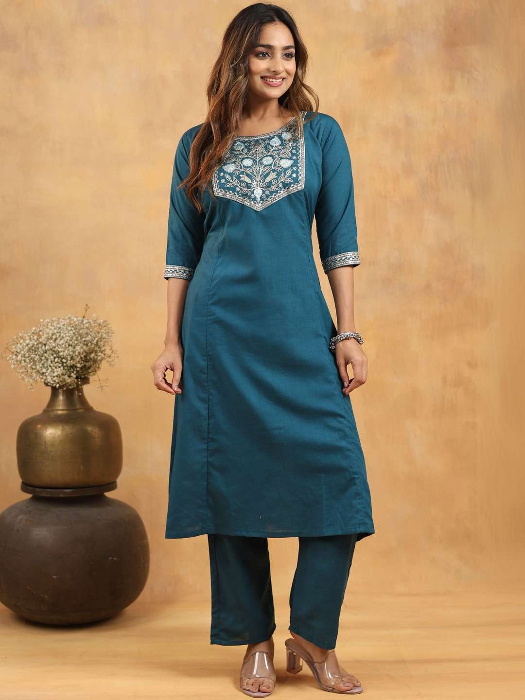 Kalavritta Women Ethnic Motifs Embroidered Pure Cotton Kurti with Trousers