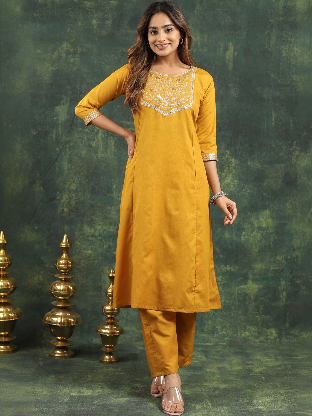 Kalavritta Women Ethnic Motifs Embroidered Pure Cotton Kurti with Trousers