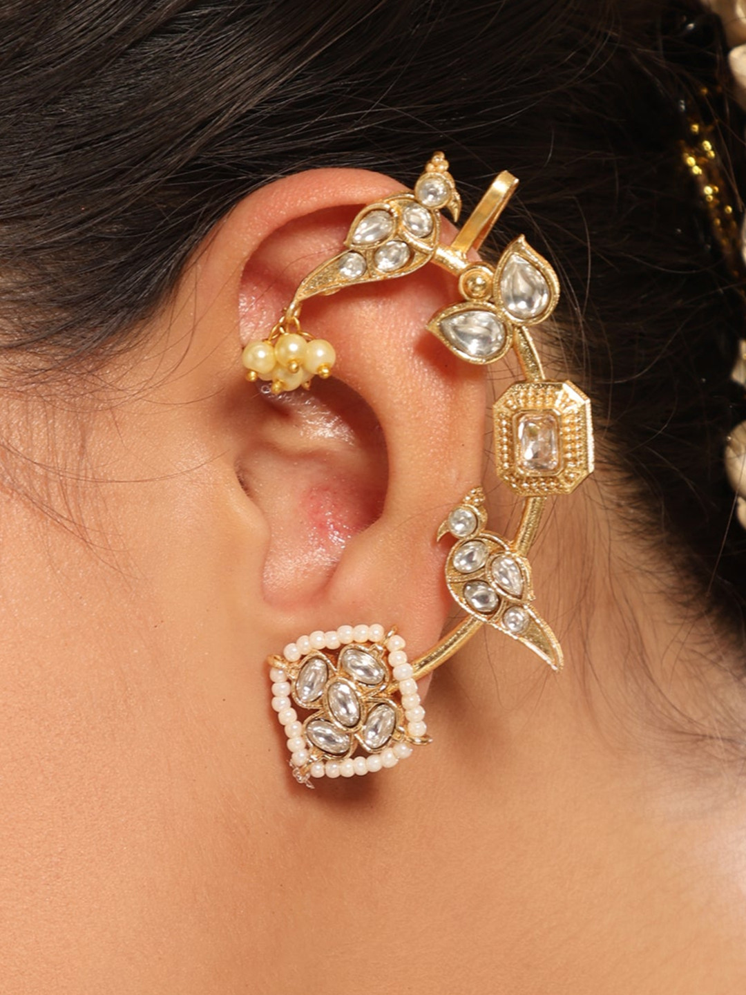 Nuyug  Gold-Plated Kundan Studded Contemporary Ear Cuff
