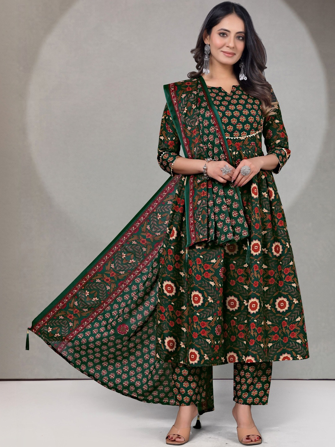 Kalavritta Women Floral Printed Kurta with Palazzos