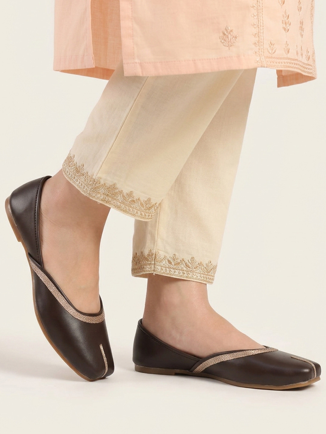 CATBIRD Women Embellished Slip-On Ethnic Mojaris Flats