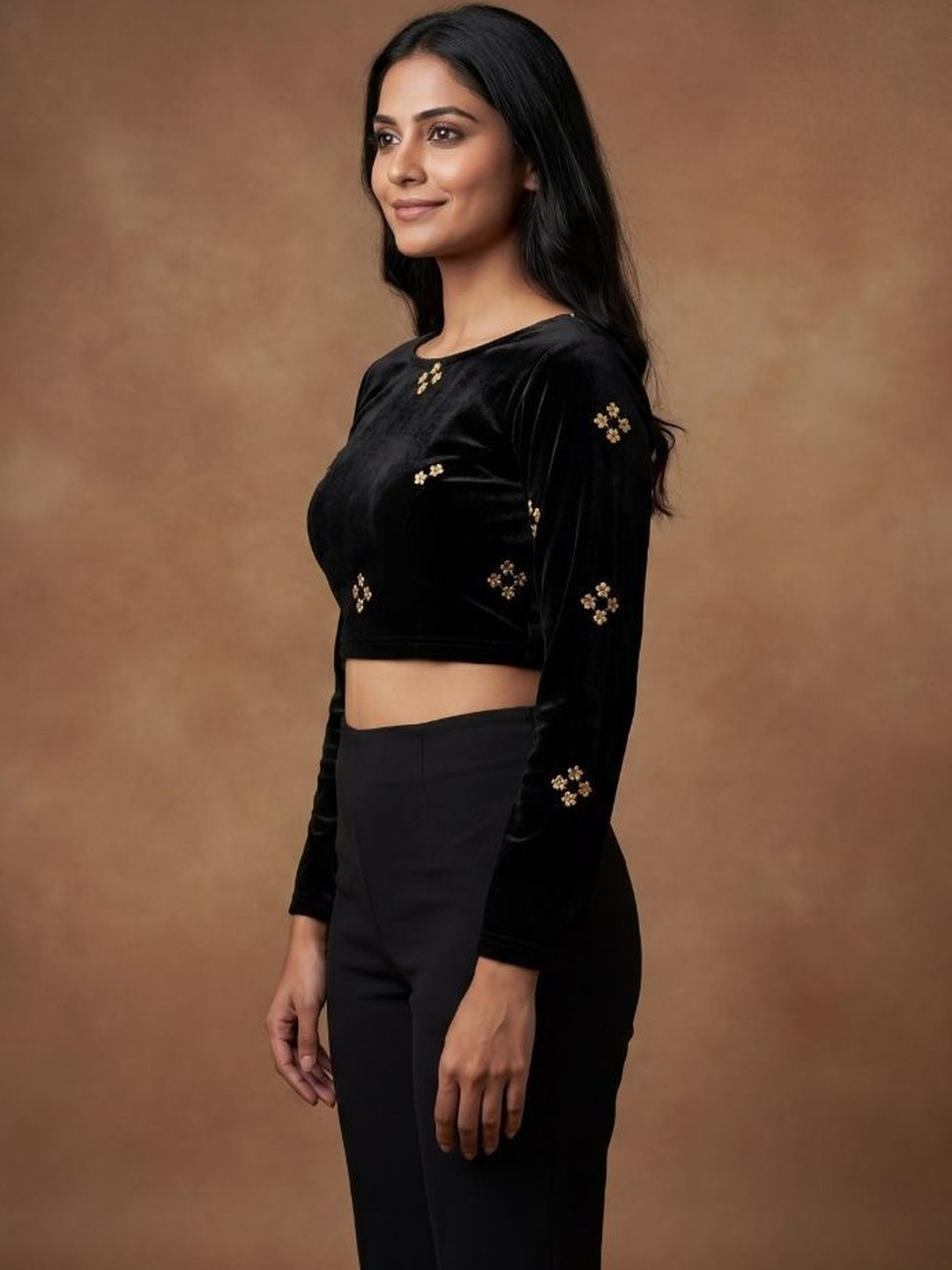 WIZULO TRENDZ Velvet Embellished Zari Saree Blouse