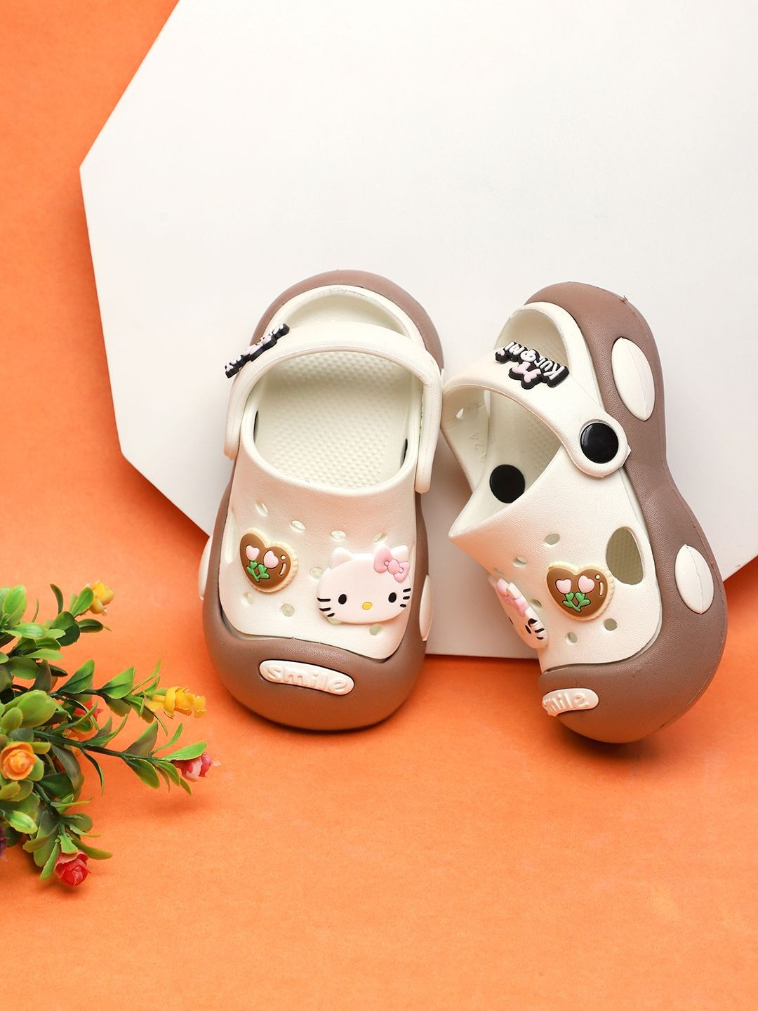Arosy Girls Clogs Sandals