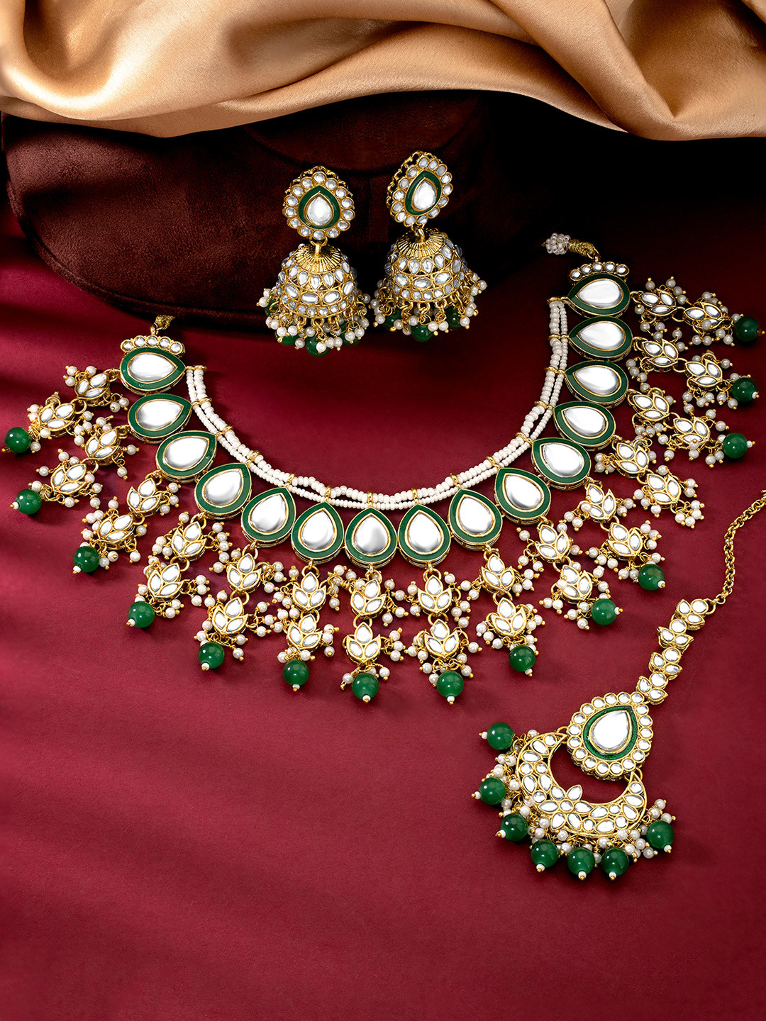Peora Gold-Plated Kundan Studded Choker Jewellery Set With Maang Tikka
