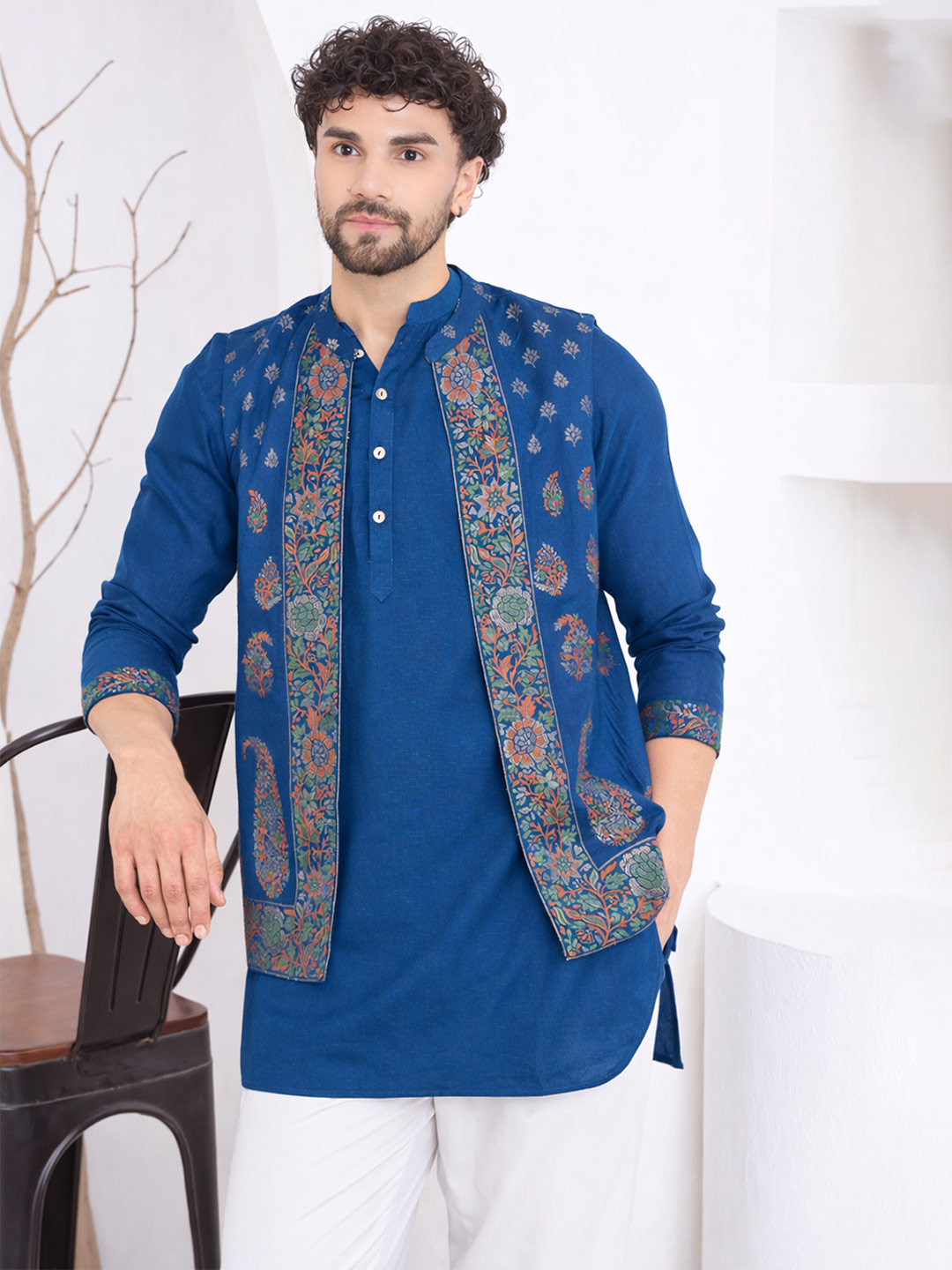 House of Pataudi Men Festive Kurta With Bottom And Floral Jacquard Work Jacket