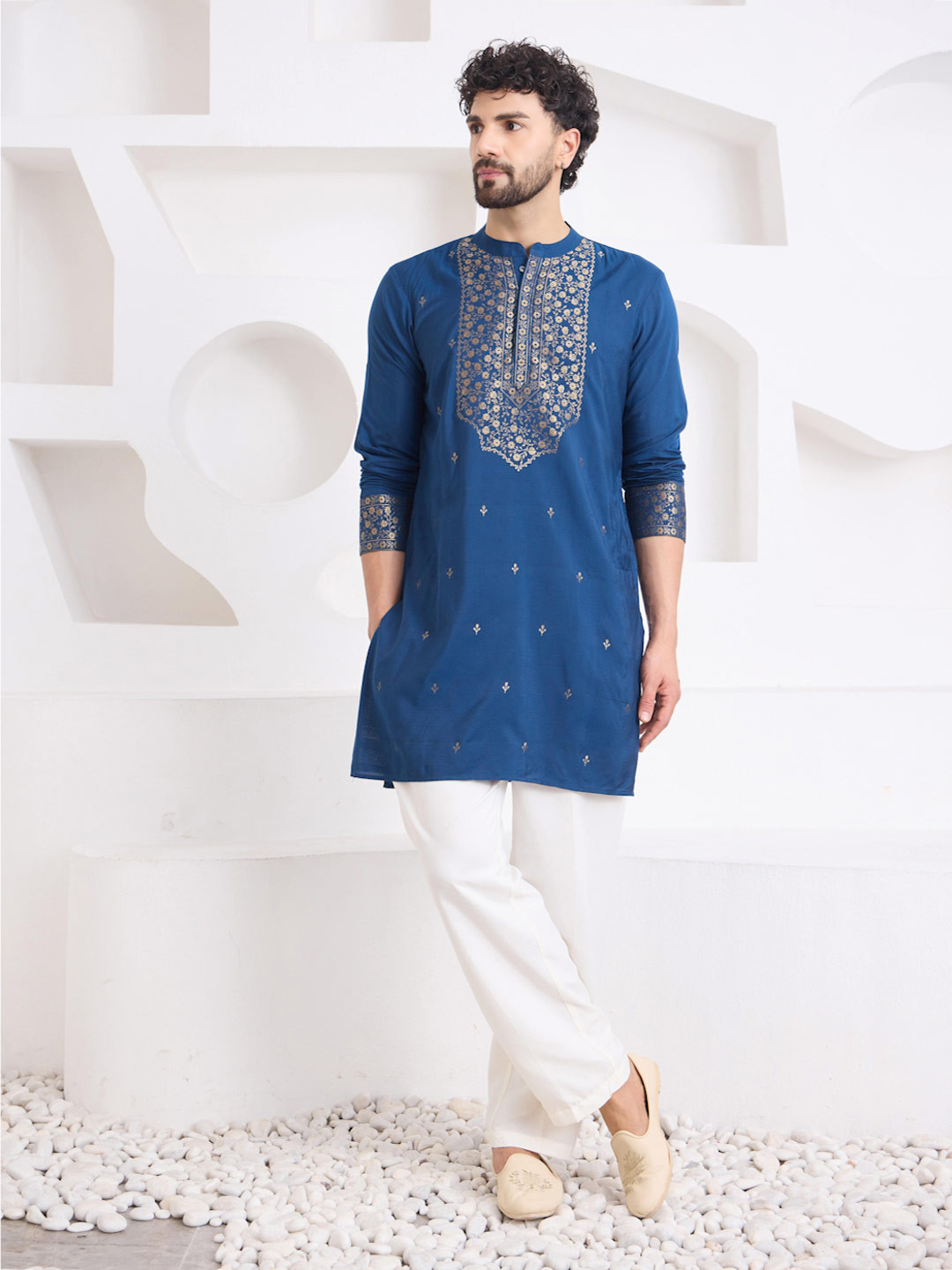 House of Pataudi Men Floral Jacquard Work Silk Blend Kurta With Bottom