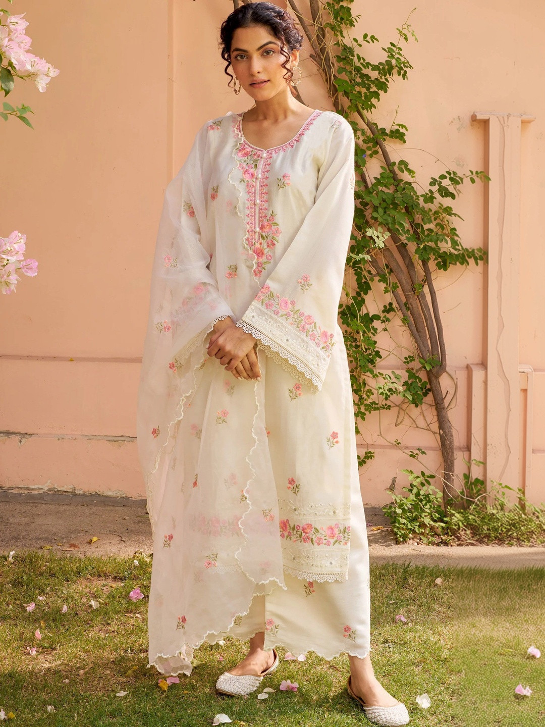 CARTYSHOP Women Floral Embroidered Regular Thread Work Chanderi Cotton Kurta with Trousers & With Dupatta
