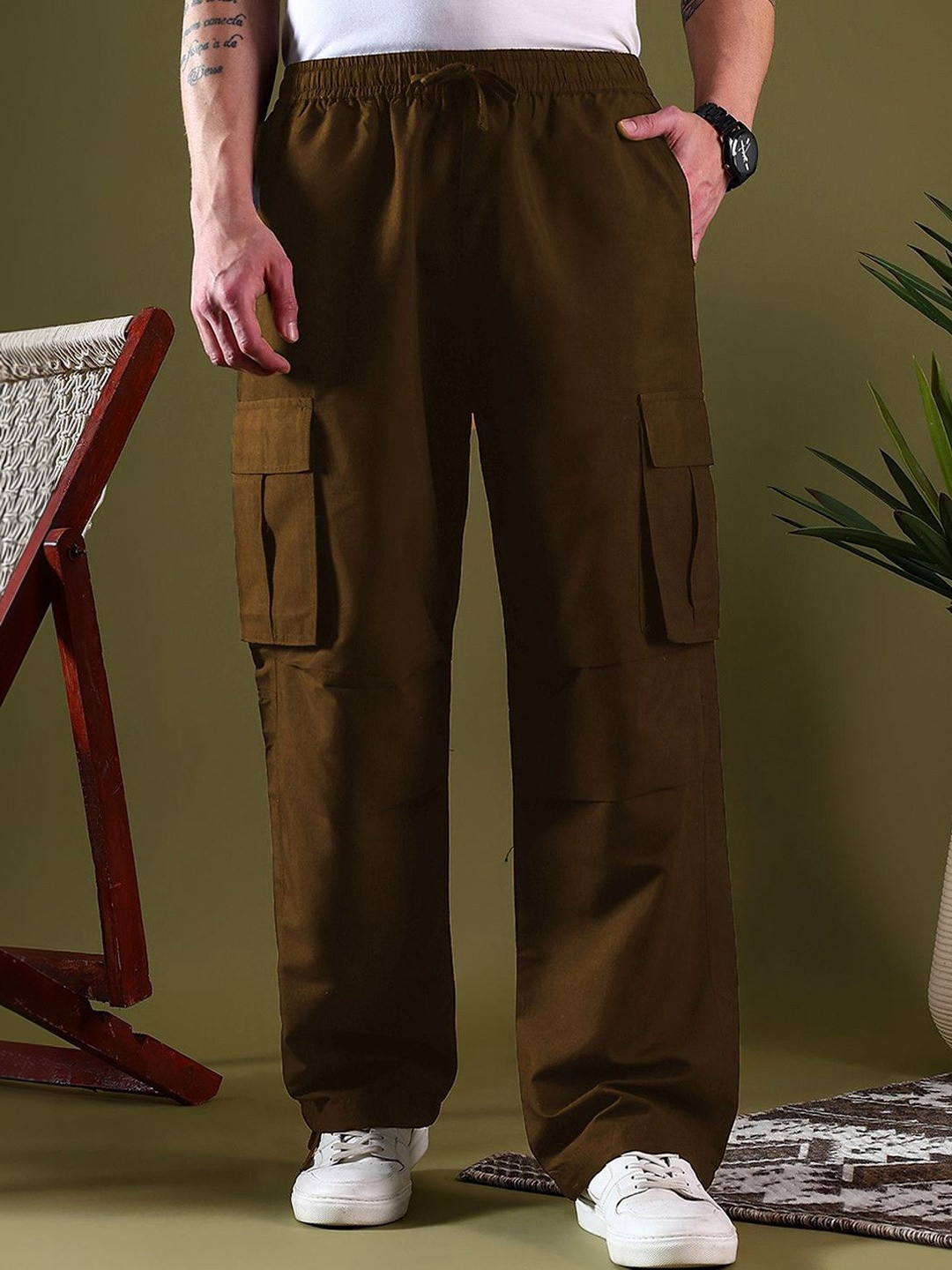 Stylecast X Kotty Men Relaxed Low-Rise Cargos Trousers