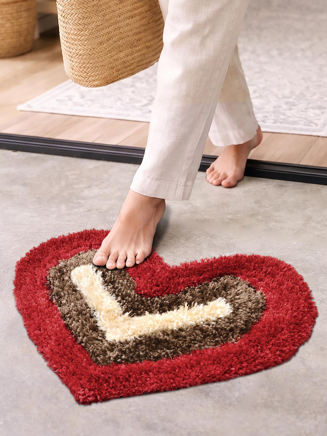 FABINALIV Red & Beige Heart-Shaped Doormat