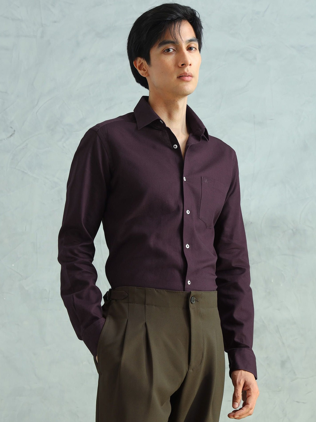 Arrow Manhattan Slim Fit Textured Pure Cotton Casual Shirt