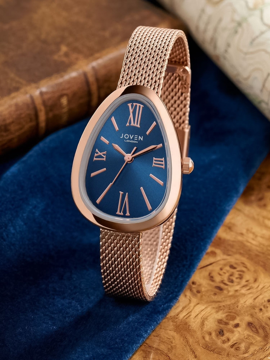 Joven Women Dial & Stainless Steel Bracelet Style Straps Analogue Watch J5-B