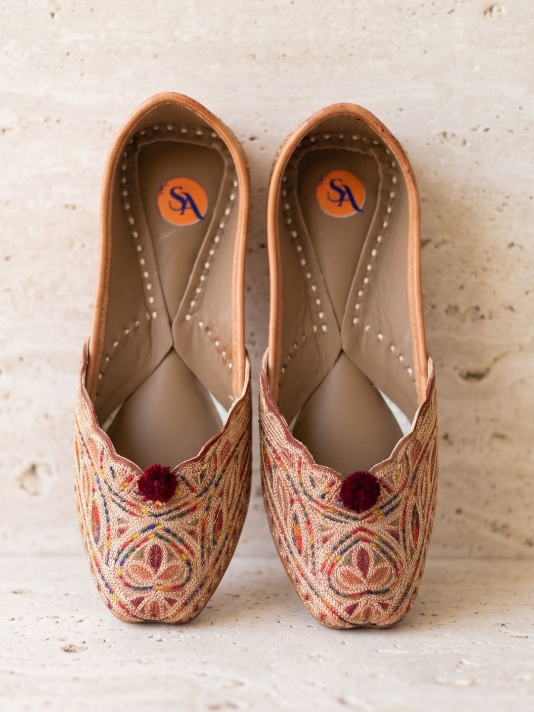 Saaj Ambarsari Women Embellished Ethnic Mojaris with Embroidered Flats