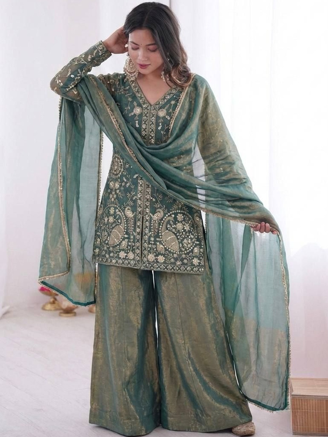 CREEPER Women Ethnic Motifs Embroidered Regular Thread Work Kurta with Sharara & With Dupatta